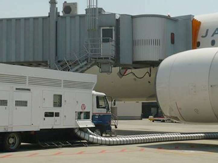 移動式冷暖房気供給 (空調車)